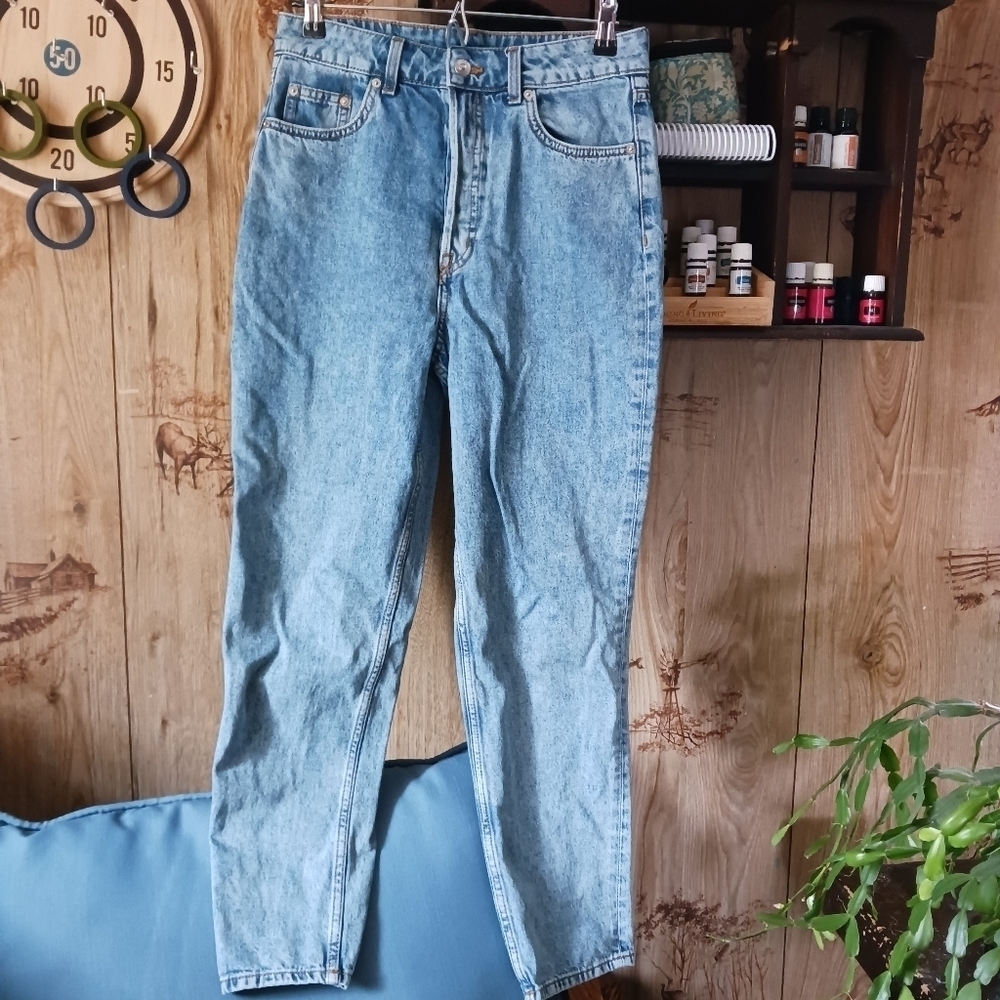 Divided by H&M High Waisted Relaxed Fit Ankle Jeans Size 6